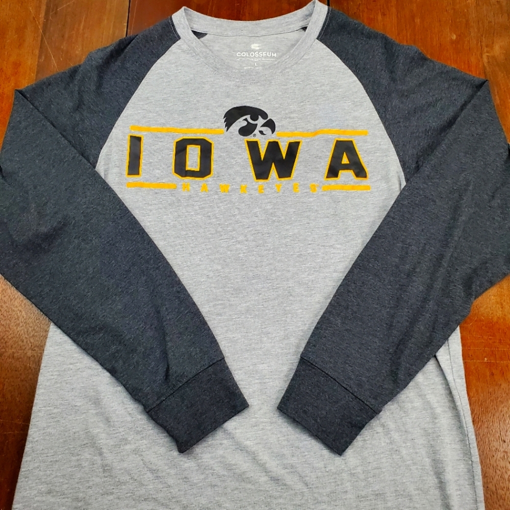 NCAA Iowa Hawkeyes Adult Mens Large Long Sleeve Colosseum Shirt Gray